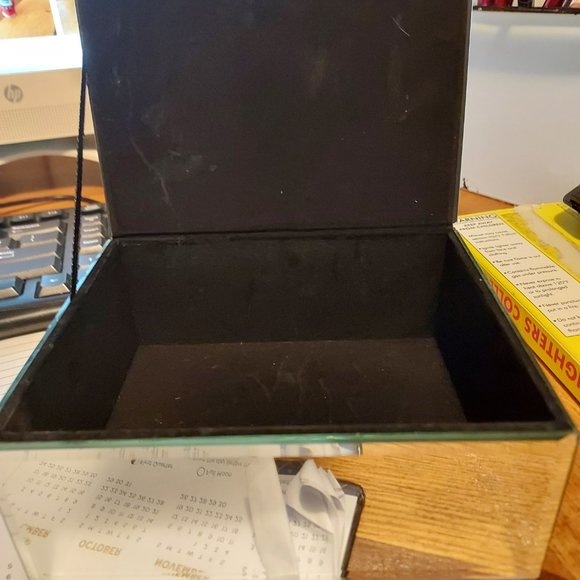 mirrored display box - Picture 2 of 2